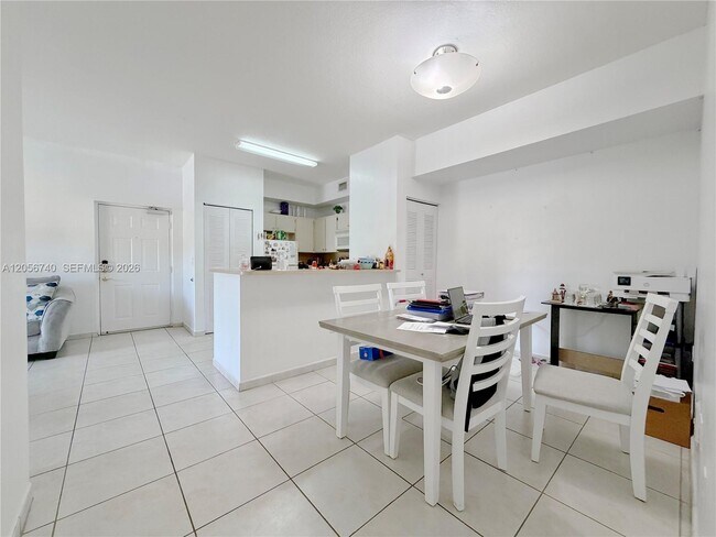 Foto del edificio - 7360 NW 114th Ave