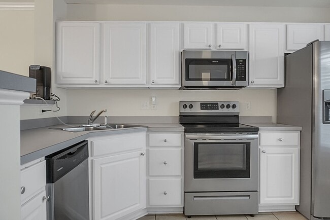Building Photo - 121 Hornby Cir