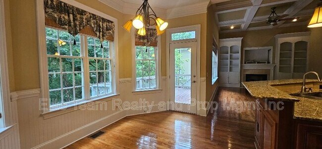 Foto del edificio - 6926 Linkside Ct