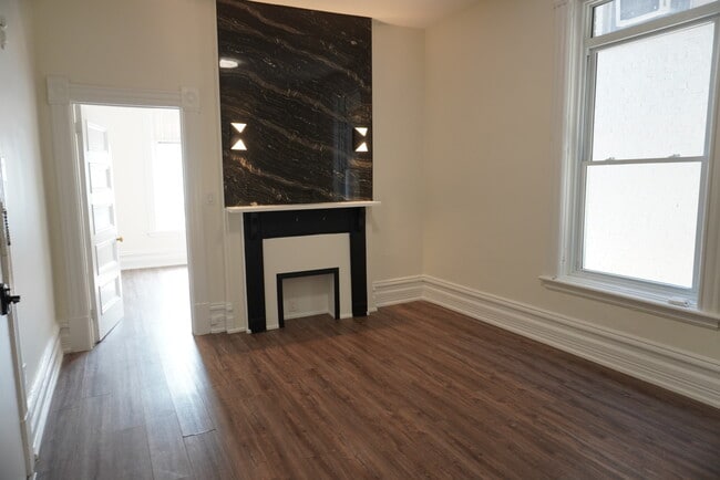 Building Photo - 455 Besserer St