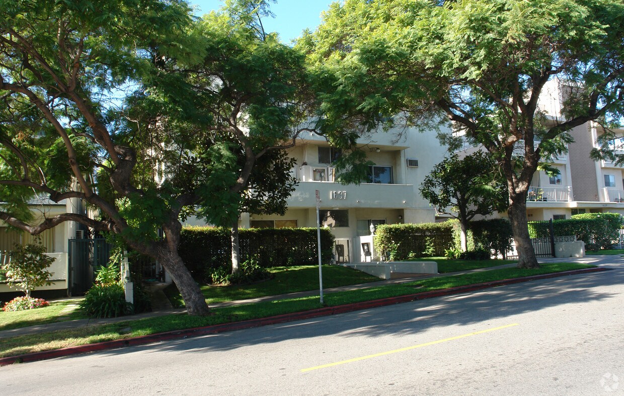 Primary Photo - 1637 Veteran Ave