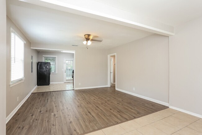 Building Photo - Charming 2-Bedroom Jacksonville Home