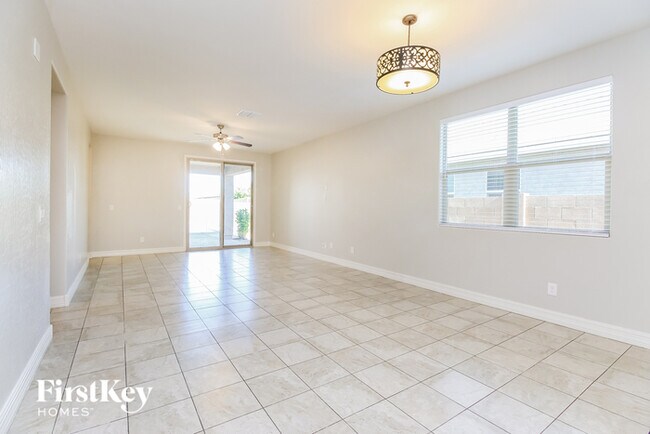 Building Photo - 200 E Toscana Dr