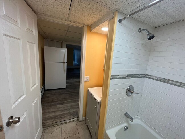 Foto del edificio - 568 S Main St