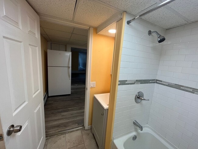 Building Photo - 568 S Main St