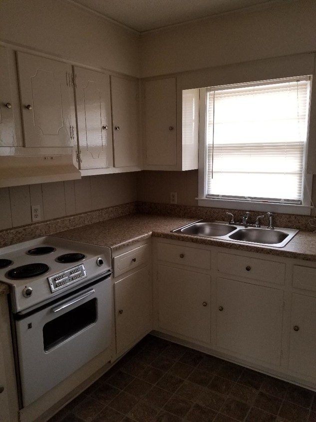 Primary Photo - 105 Peach Dr