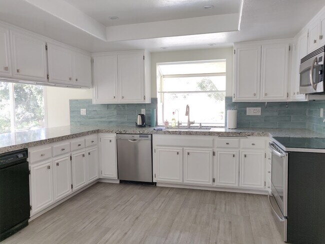 Foto del edificio - 17381 Canyon Heights Dr