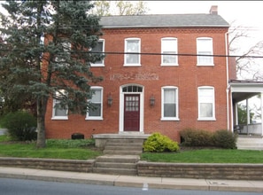 Building Photo - 136 N George St