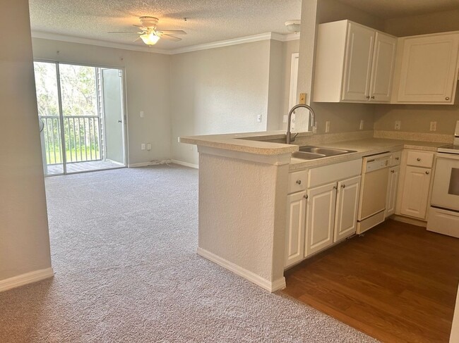 Building Photo - 4200 Summer Landing Dr