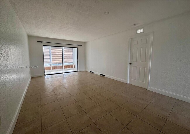 Foto del edificio - 7320 NW 85th Ct