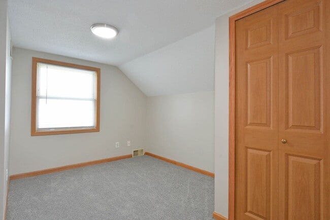 Building Photo - 2153 Green Ave