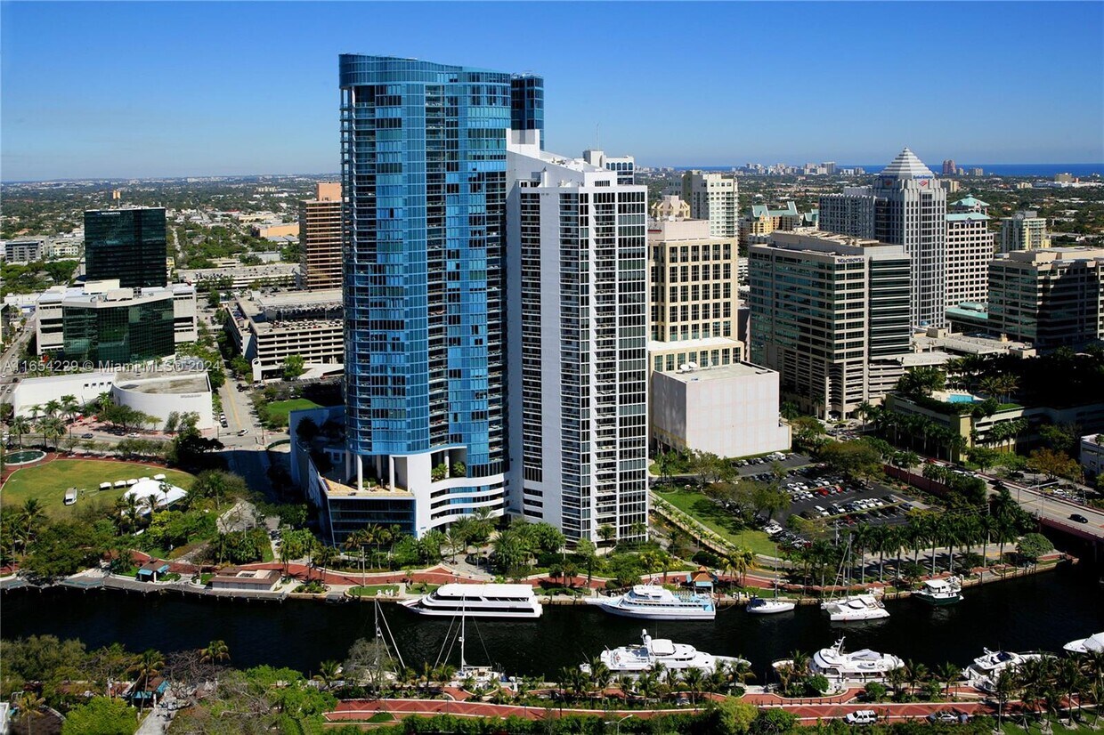 Primary Photo - 333 Las Olas Way