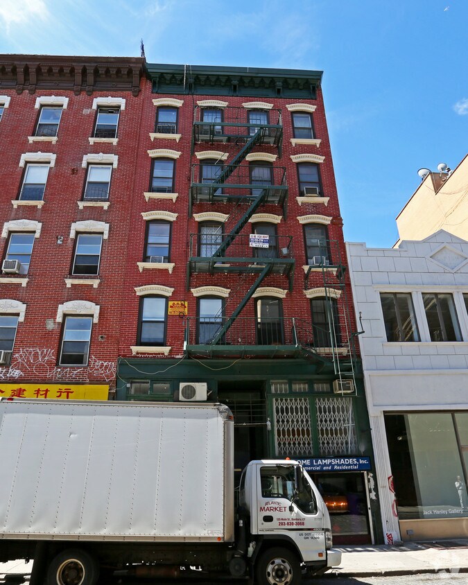 Building Photo - 325 Broome St