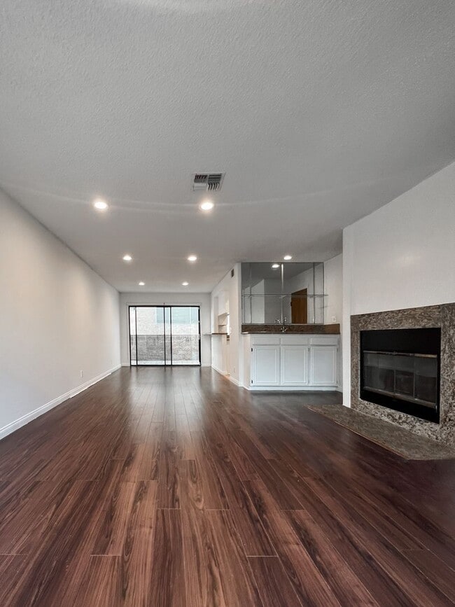 Building Photo - Spacious, Two-Story Townhouse In Prime San...