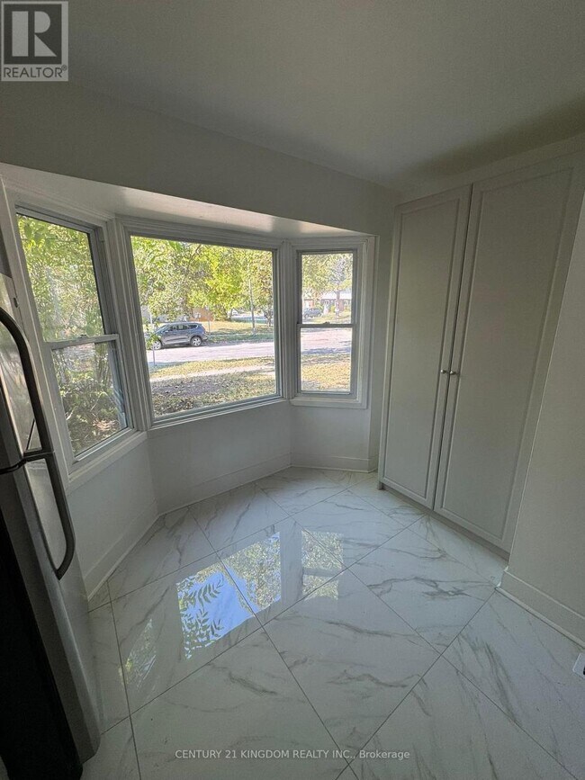 Photo du bâtiment - 137 Jansen Ave