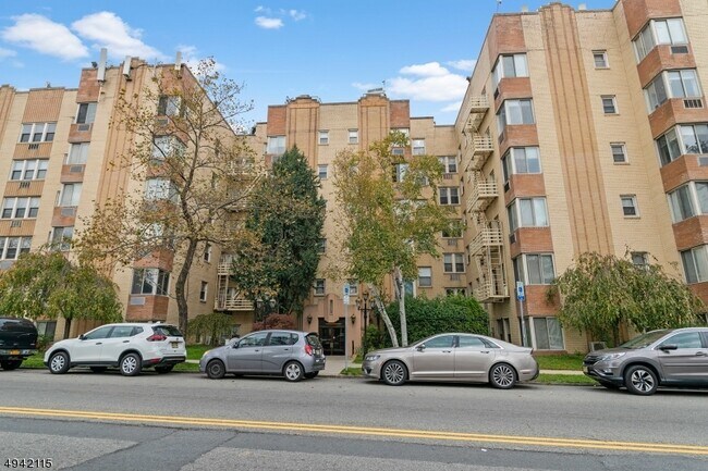 Building Photo - 19-31 Lyons Ave