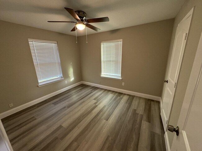 Building Photo - 113 Minnie Dr