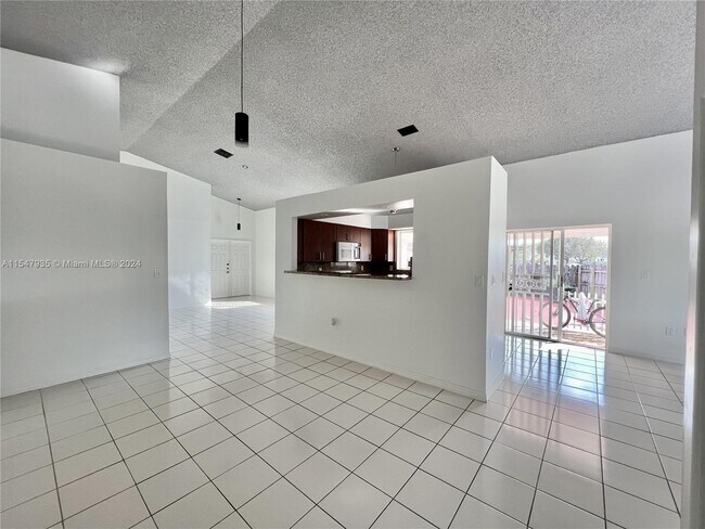 Building Photo - 5850 SW 156th Ct