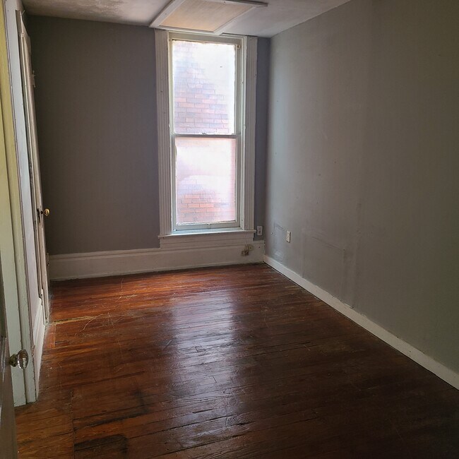 Foto del edificio - 1157 E Broadway