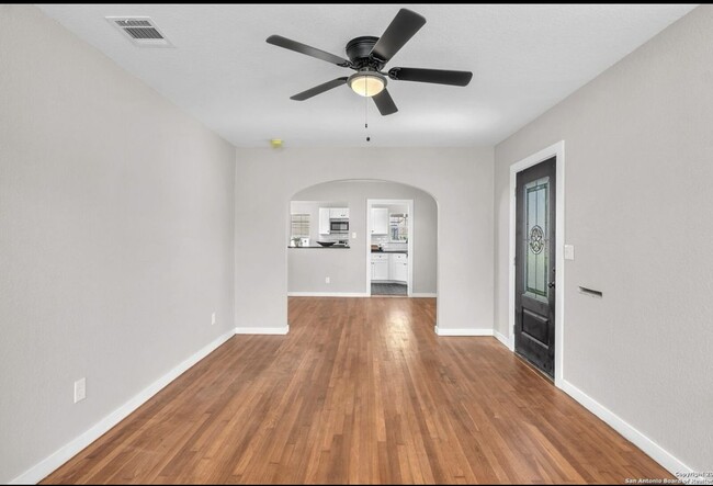 Foto del edificio - 834 Halliday Ave