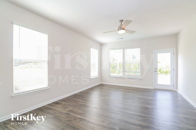 Foto del edificio - 627 Goldburn Wy