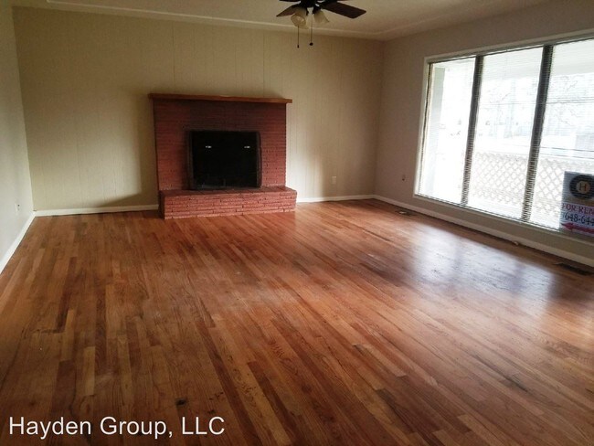 Building Photo - 18526 SW Takena Ct