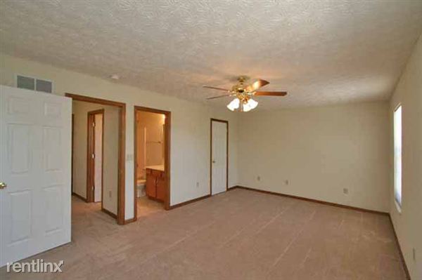 Building Photo - 7645 Stonebridge Golf Dr