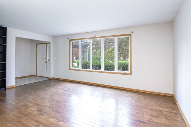 Foto del edificio - 5111 Wildflower Ct