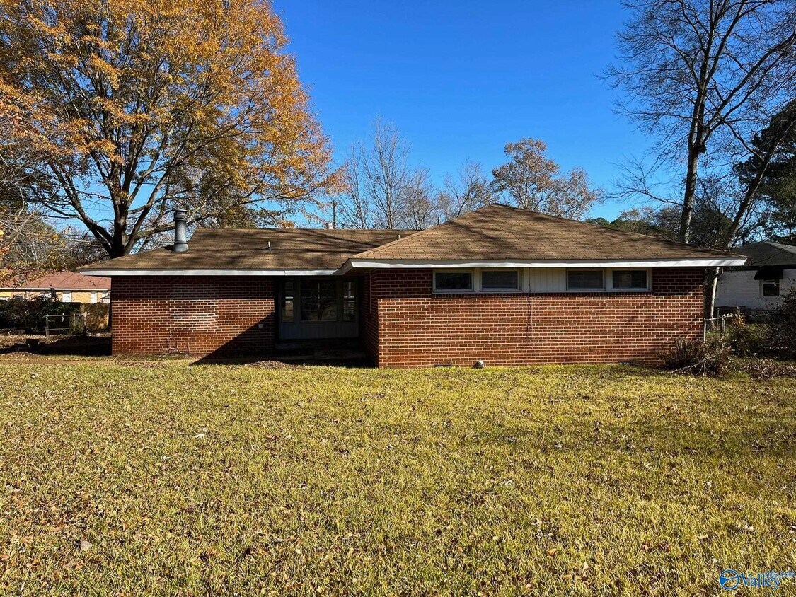 4300 NW Kenwood Dr, Huntsville, AL 35810 House for Rent in Huntsville
