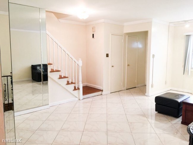 Foto del edificio - 2033 E 68th St