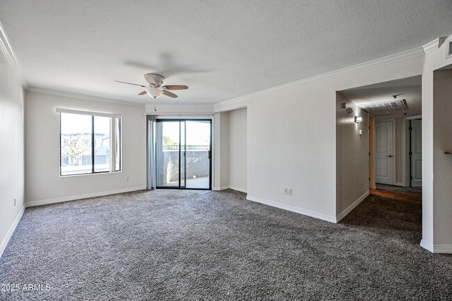 Building Photo - 2025 E Campbell Ave