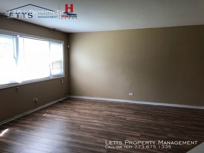 Building Photo - NEWLY RENOVATED, 3 BED, 1.5 BATH