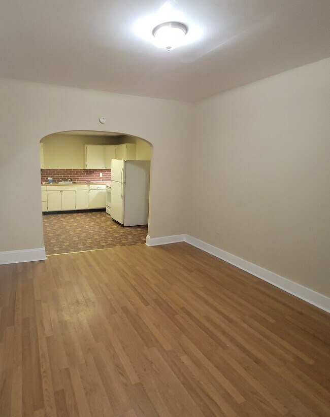 Building Photo - 53 Parsonage St