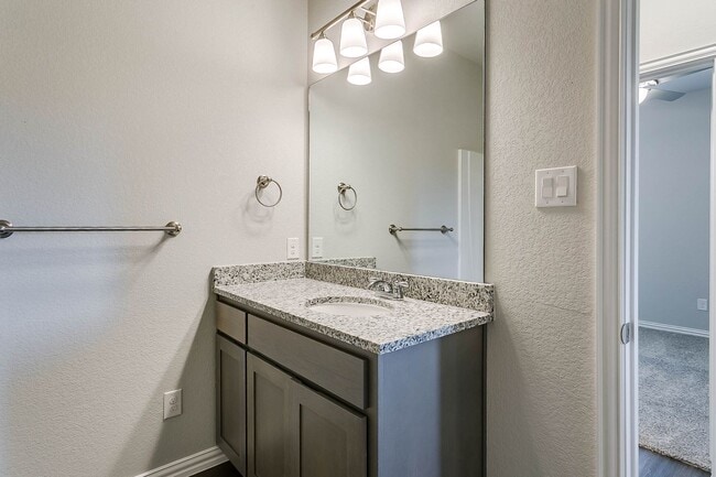 Building Photo - 3 bedroom 2 Bath home located in McPherson Village