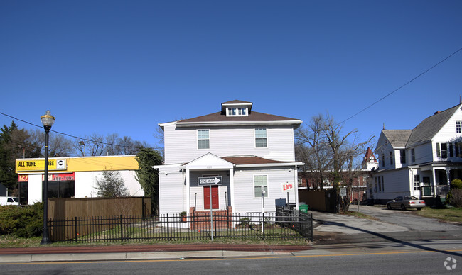 Building Photo - 123 2nd St