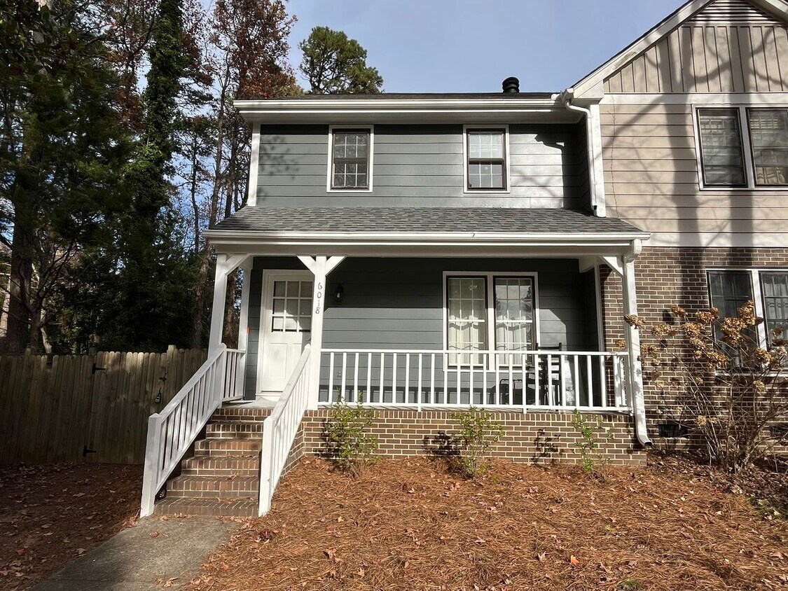 2 Bedroom 2.5 bath, fenced in property on House Rental in Raleigh