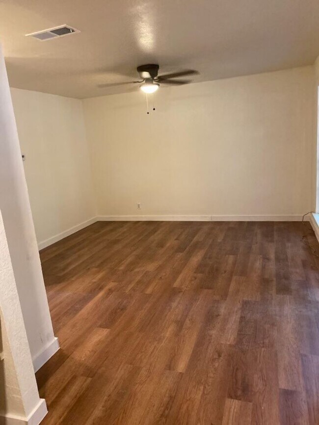 Building Photo - 3/1 Townhouse
