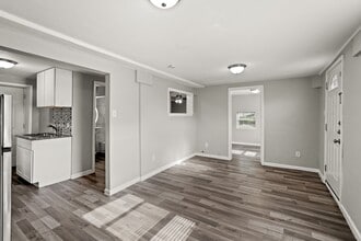 Building Photo - 523 Henke St