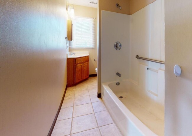 Foto del edificio - 1720 W. Main St #5