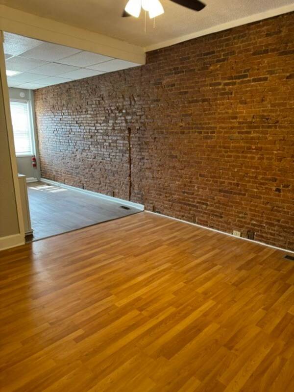 Foto del edificio - 2502 N Calvert St