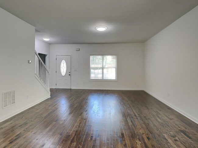 Foto del edificio - 869 Hollywood Rd NW
