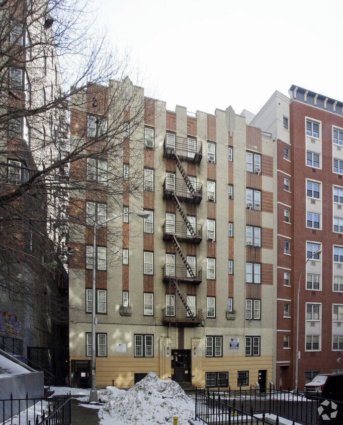 Building Photo - 116 Henwood