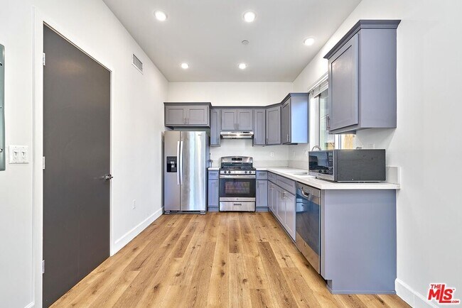 Foto del edificio - 14550 Burbank Blvd