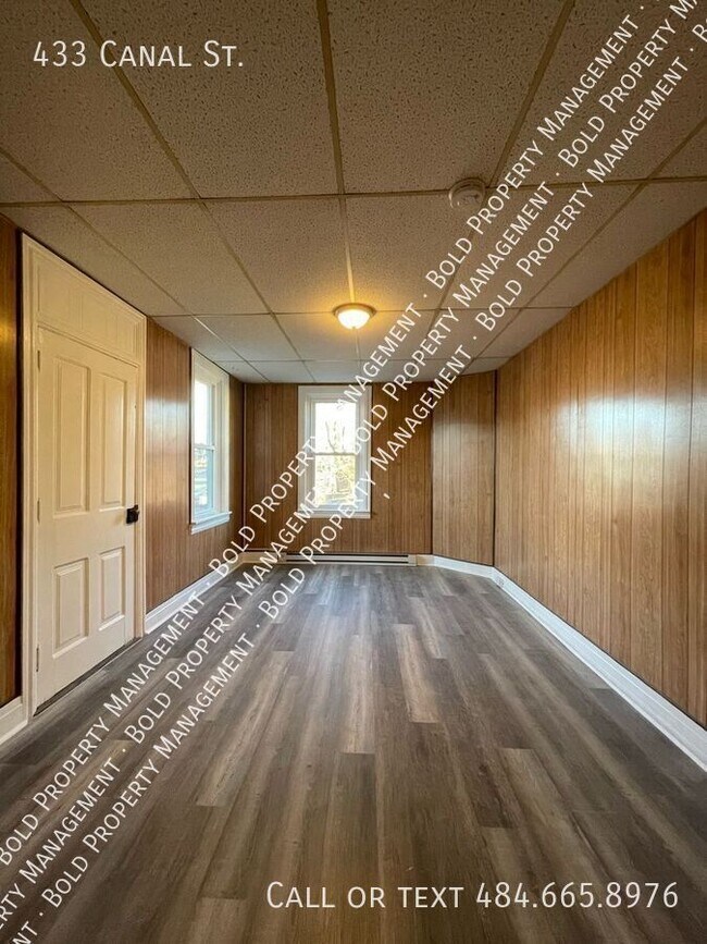 Building Photo - 433 Canal St