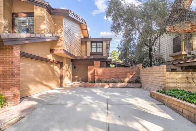 Foto del edificio - 968 Pinehurst Dr