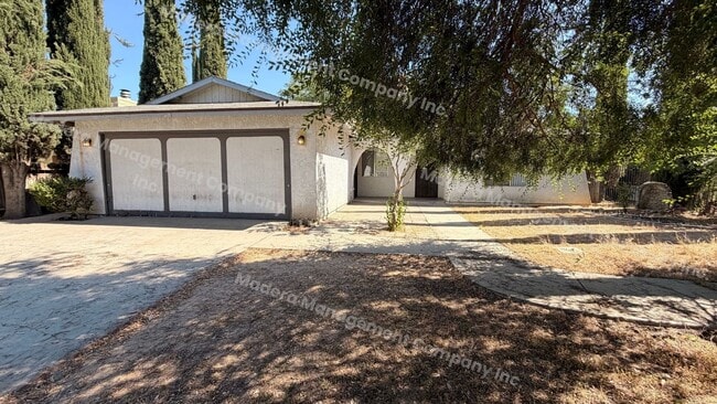 Building Photo - 4 bed/2 Bath - Available now