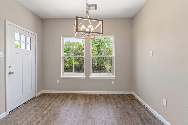 Foto del edificio - 8122 Sandhurst Dr