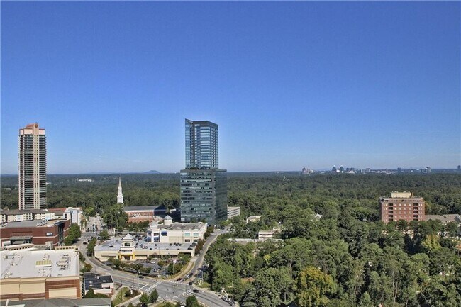 Building Photo - 3481 Lakeside Dr NE