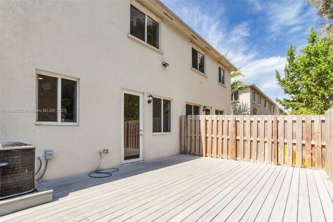Foto del edificio - 1363 NW 208th Terrace