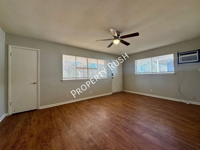 Foto del edificio - 1014 N Larchmont Dr